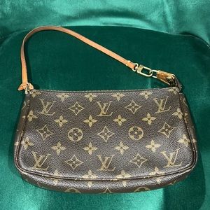 Authentic Louis Vuitton Pochette monogram canvas